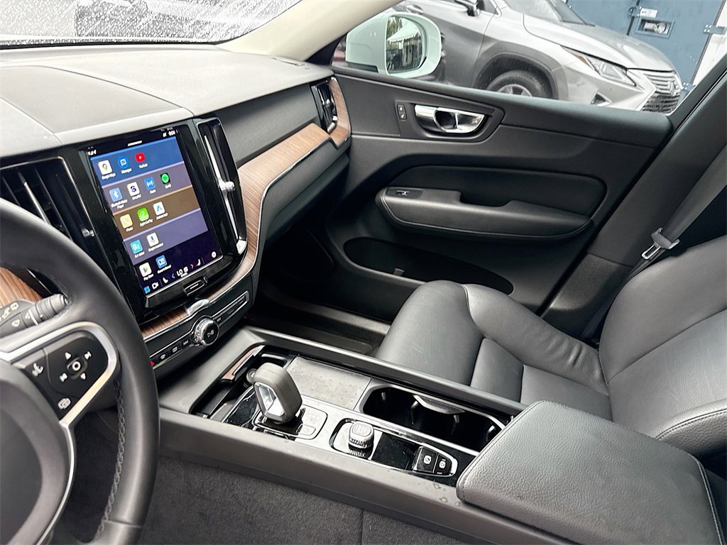 Used 2022 Volvo XC60 B5 Momentum image 26