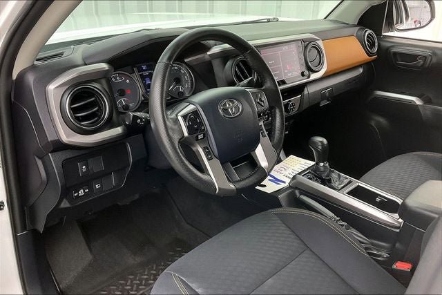 Used 2020 Toyota Tacoma SR5 AWD/4WD image 16
