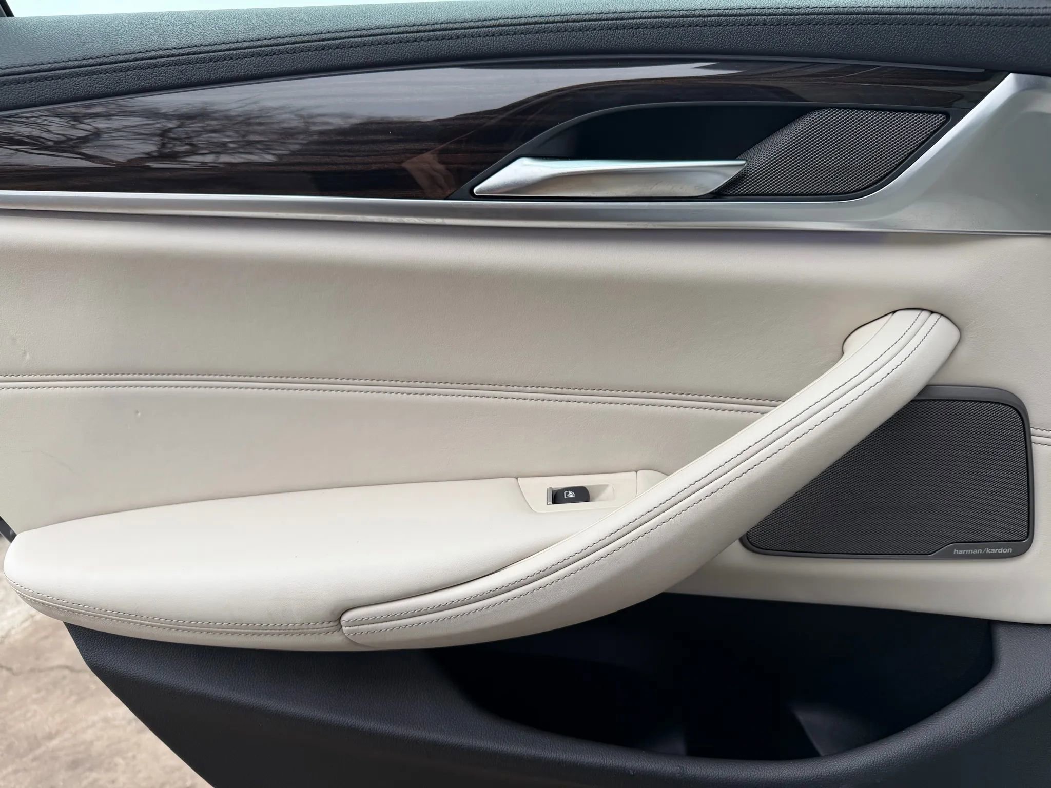 Used 2017 BMW 540i xDrive image 11