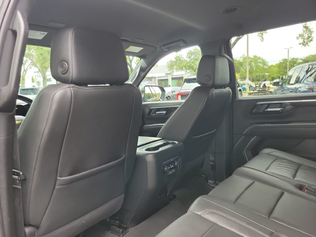 Used 2025 Chevrolet Tahoe LT RWD image 9