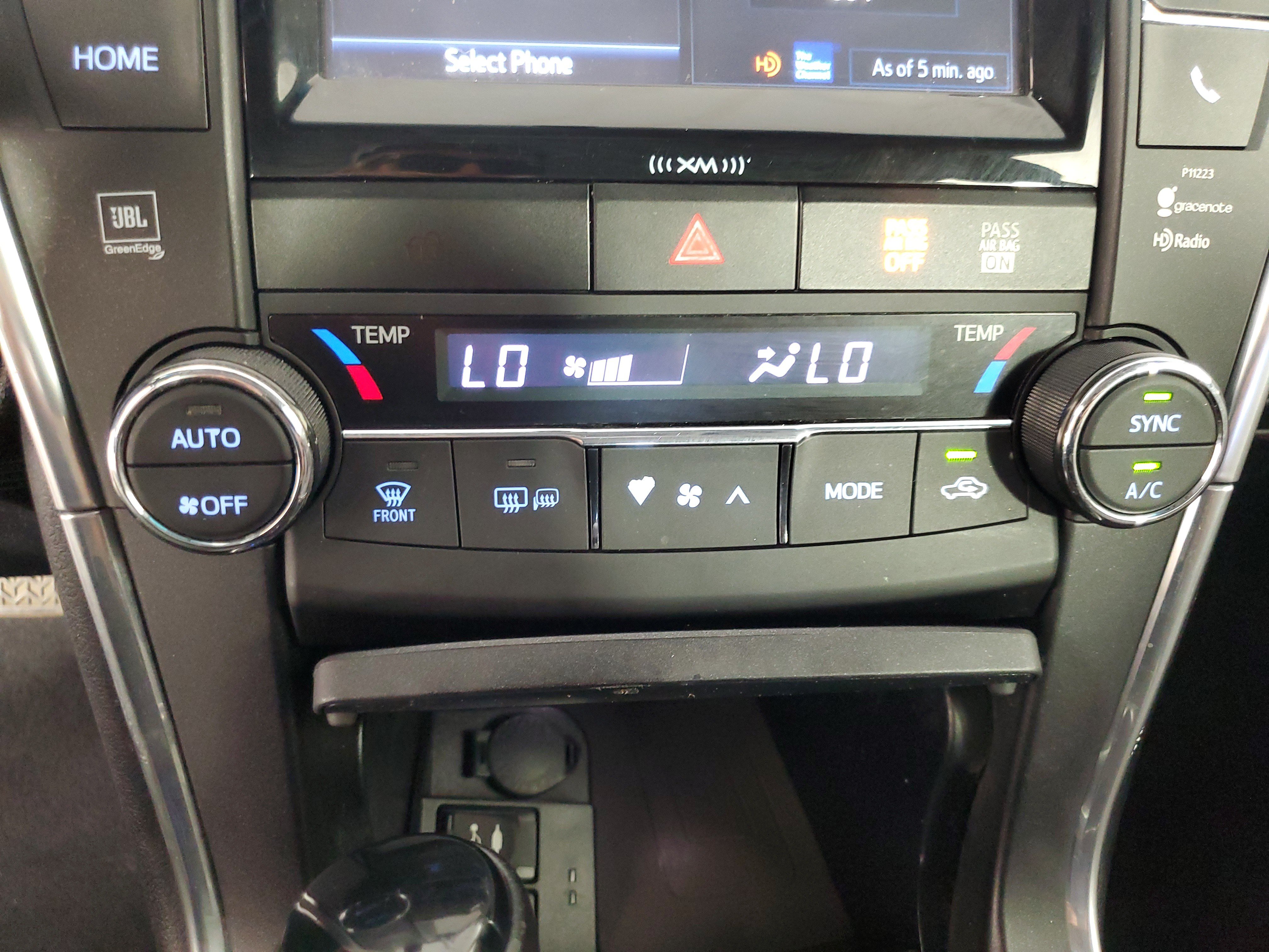 Used 2017 Toyota Camry XSE w/ Moonroof Package FWD image 20