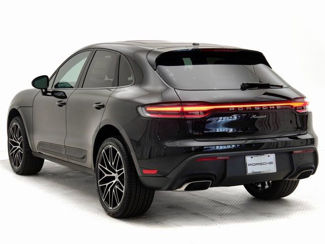Certified 2025 Porsche Macan image 3
