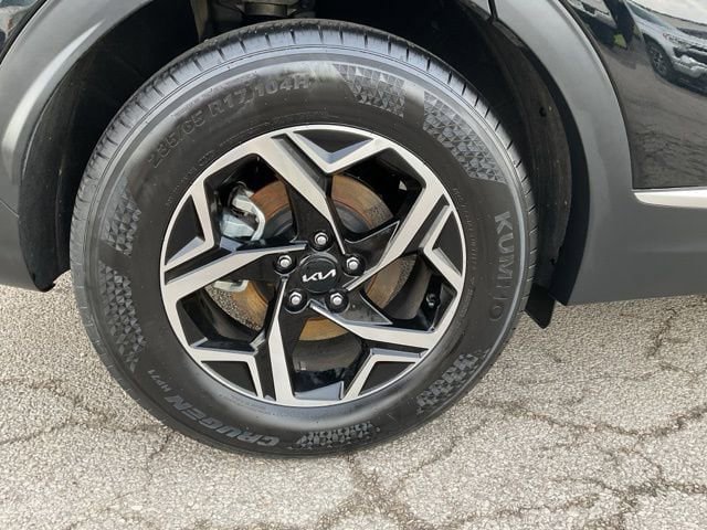 Used 2025 Kia Sportage LX image 8