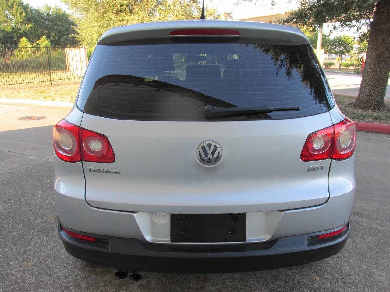 Used 2011 Volkswagen Tiguan S FWD image 7