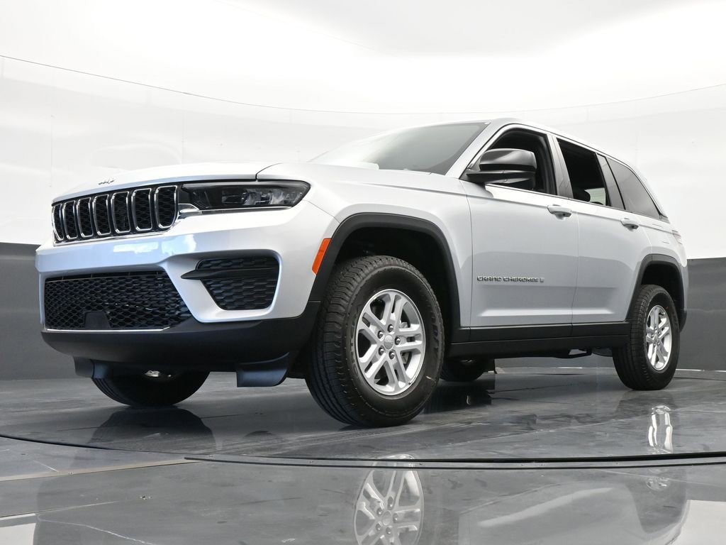 Used 2024 Jeep Grand Cherokee Laredo w/ Trailer Tow Package image 38