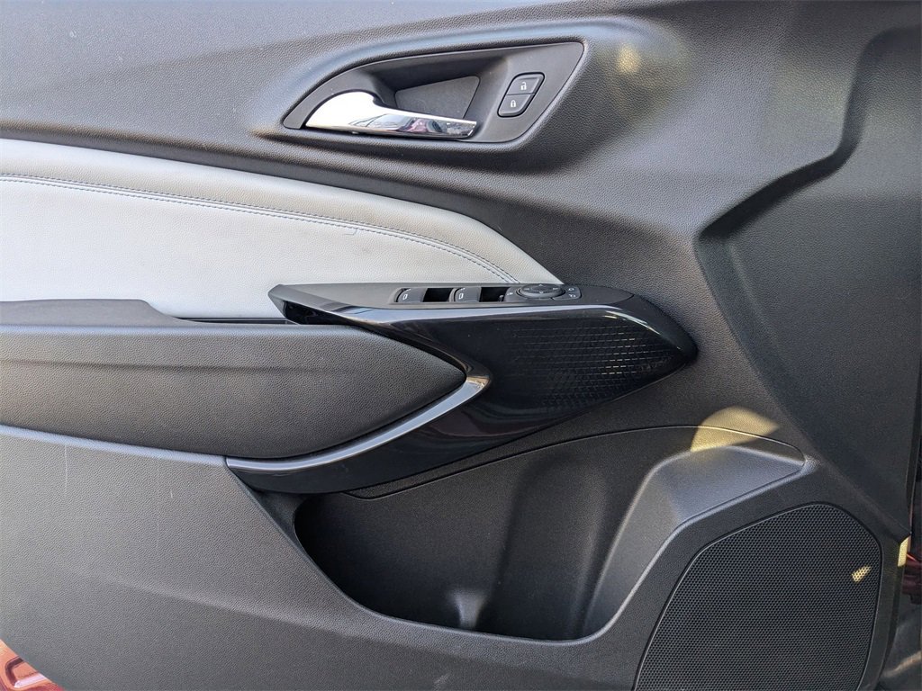 Used 2025 Chevrolet Trax LT w/ LT Convenience Package image 10