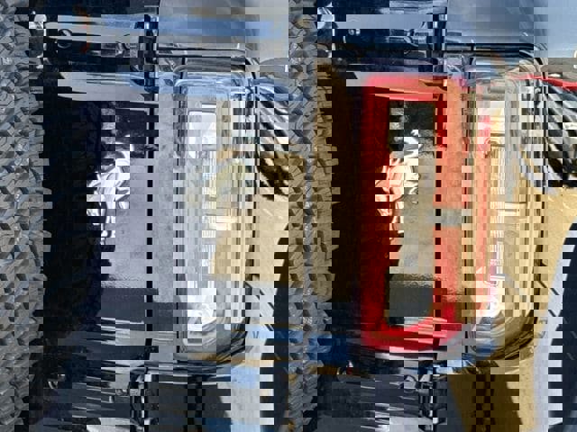 Used 2024 Ford Bronco Everglades image 7