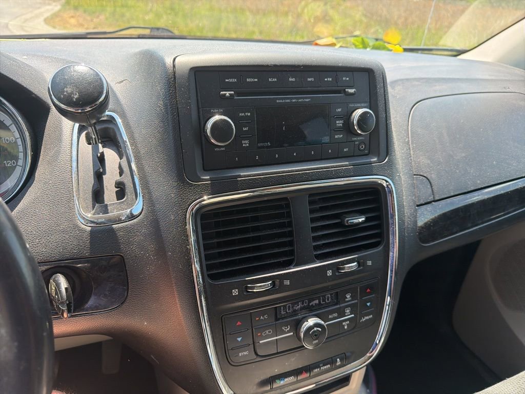 Used 2012 Dodge Grand Caravan Crew FWD image 14