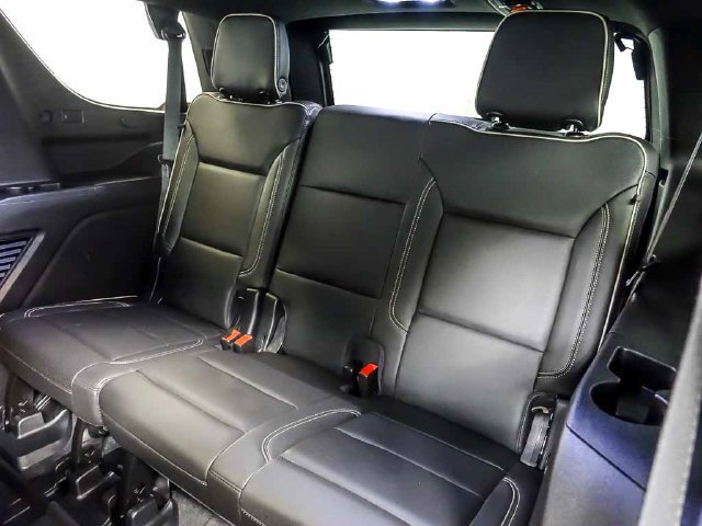Used 2021 Chevrolet Tahoe Premier w/ Premium Package AWD/4WD image 17
