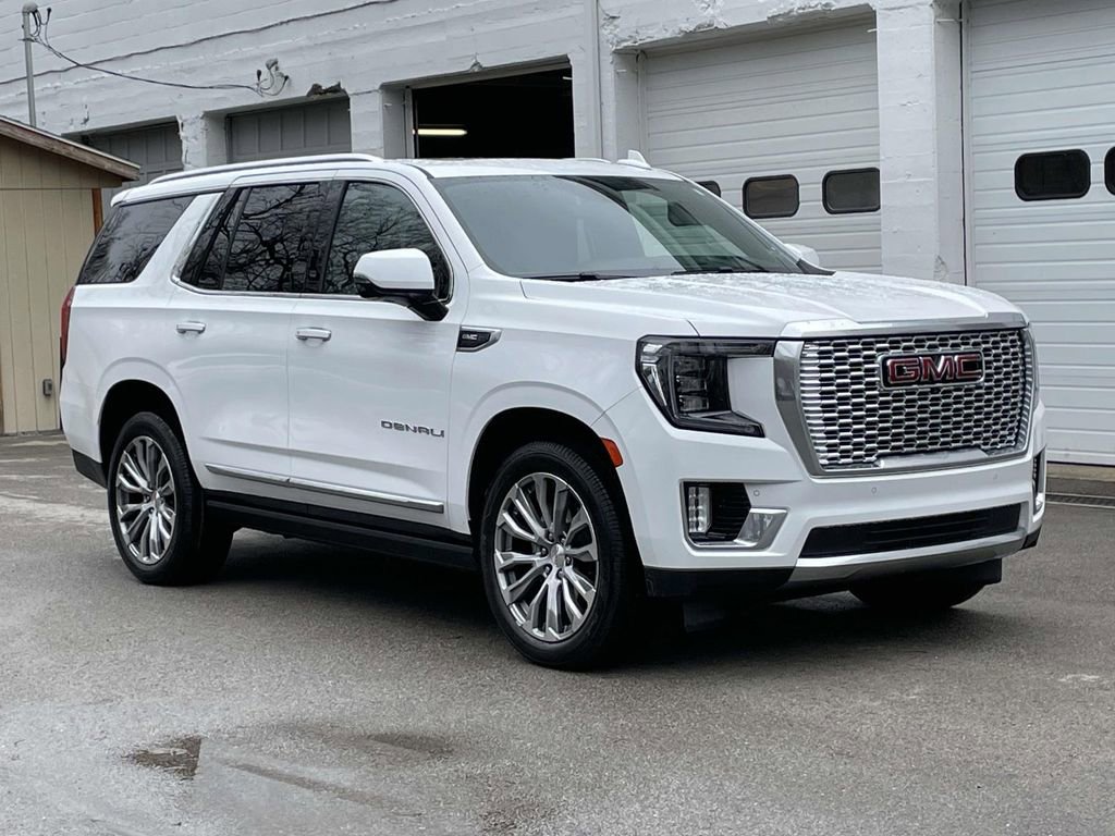 Used 2022 GMC Yukon Denali w/ Denali Premium Package image 9