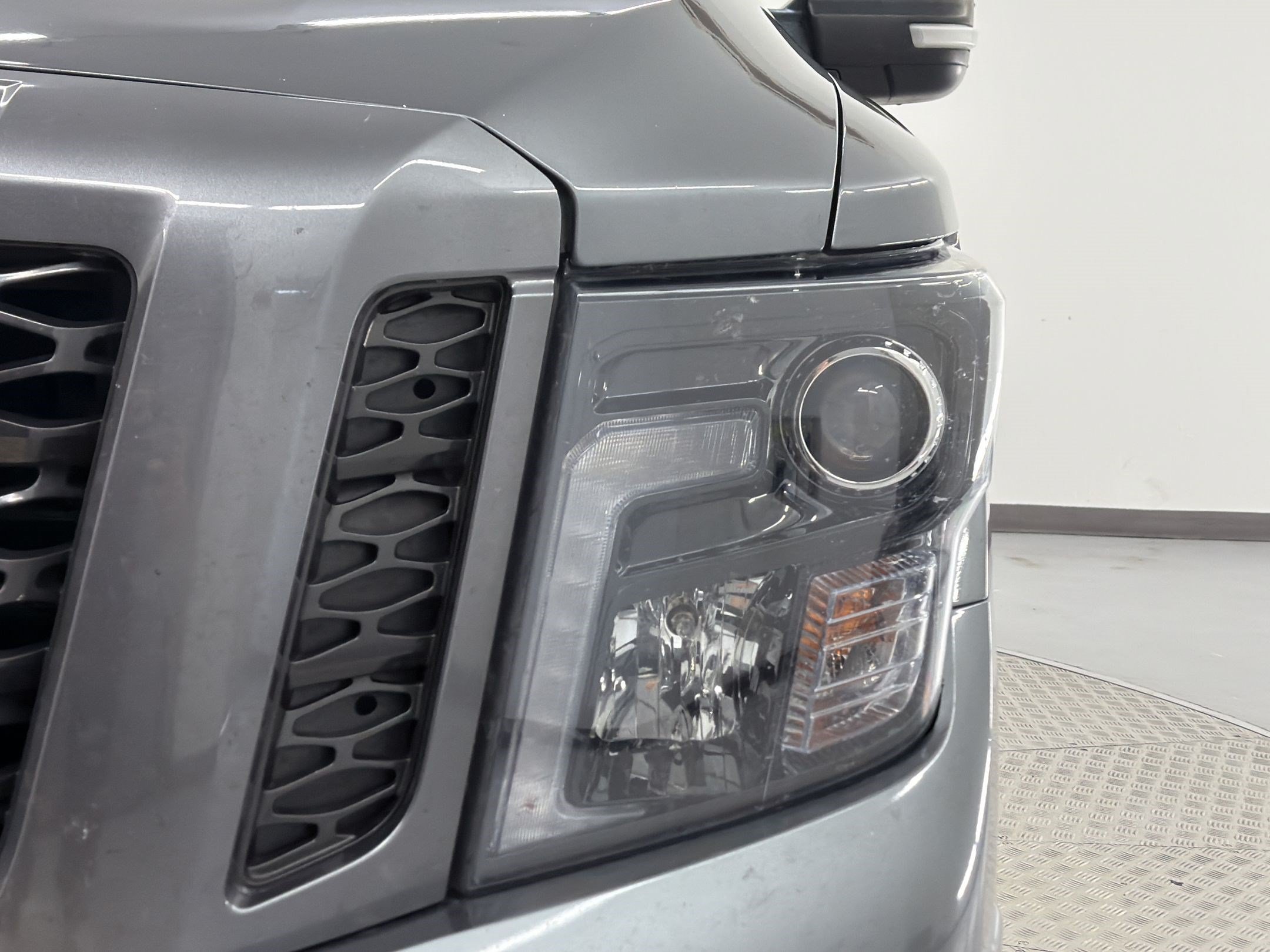 Used 2019 Nissan Titan SL w/ Midnight Edition AWD/4WD image 12