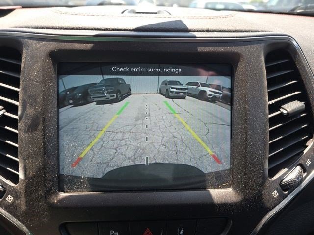 Used 2021 Jeep Cherokee Trailhawk AWD/4WD image 21