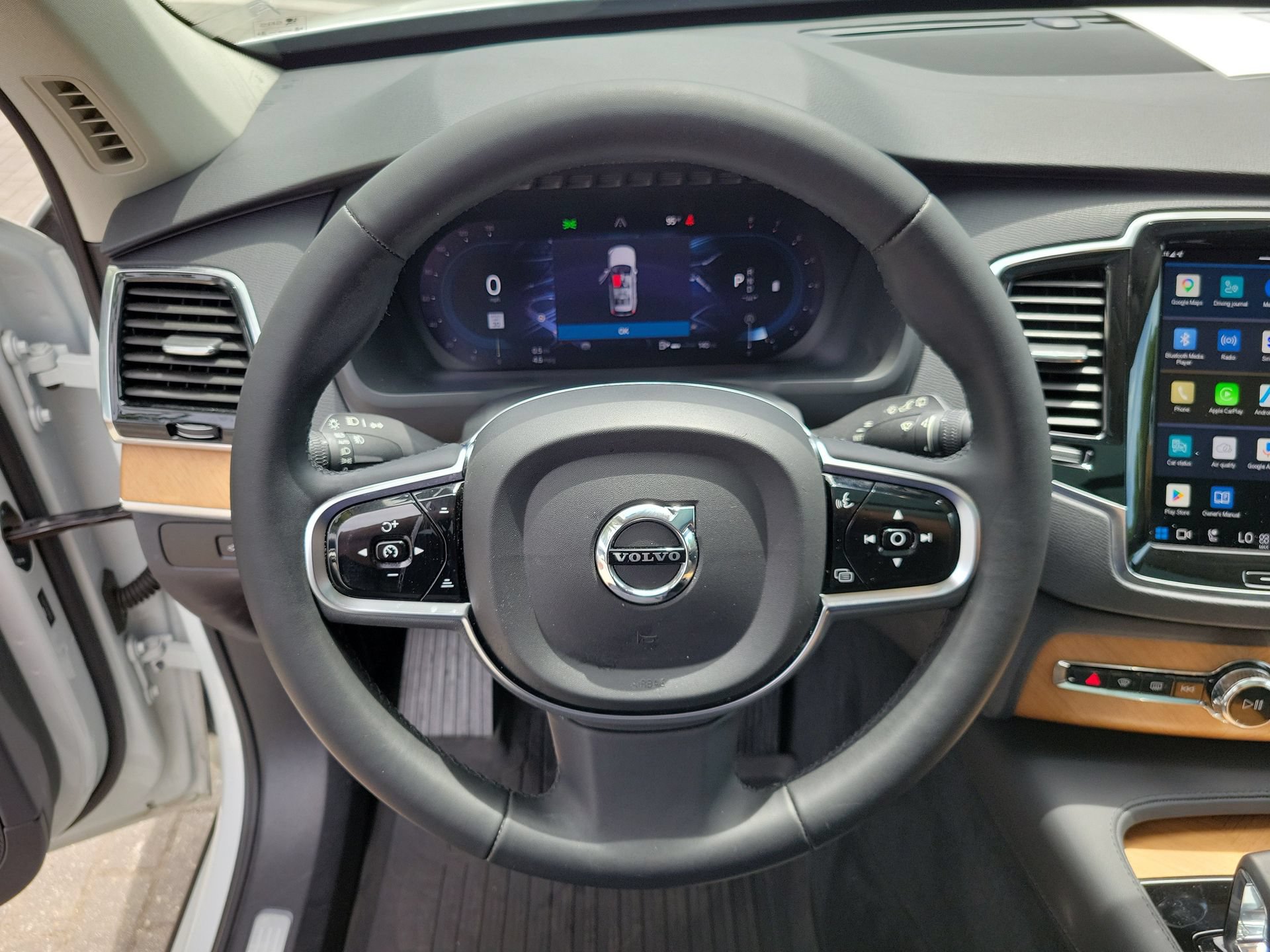Used 2024 Volvo XC90 B6 Plus AWD/4WD image 33