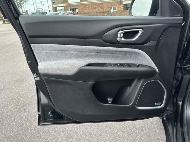 Used 2023 Jeep Compass Latitude w/ Sun and Sound Group image 15