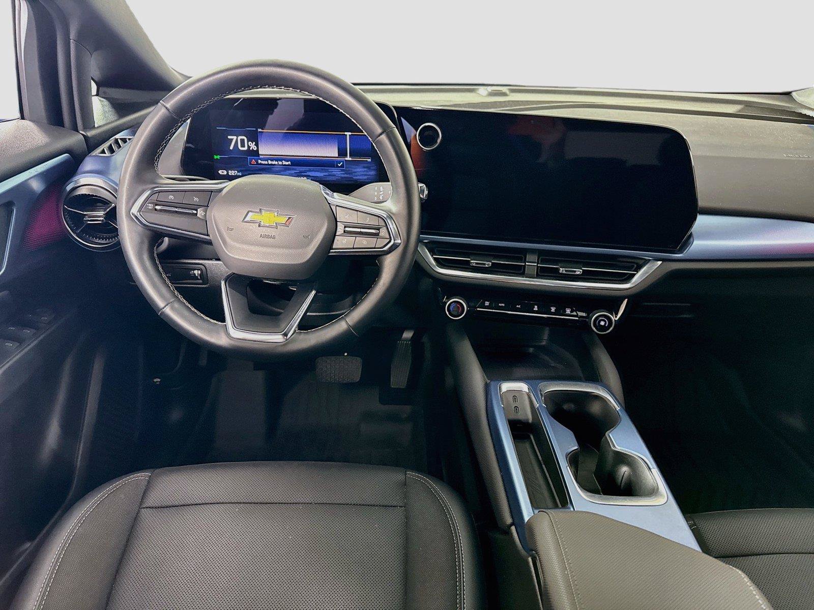 Used 2024 Chevrolet Equinox EV LT AWD/4WD image 2