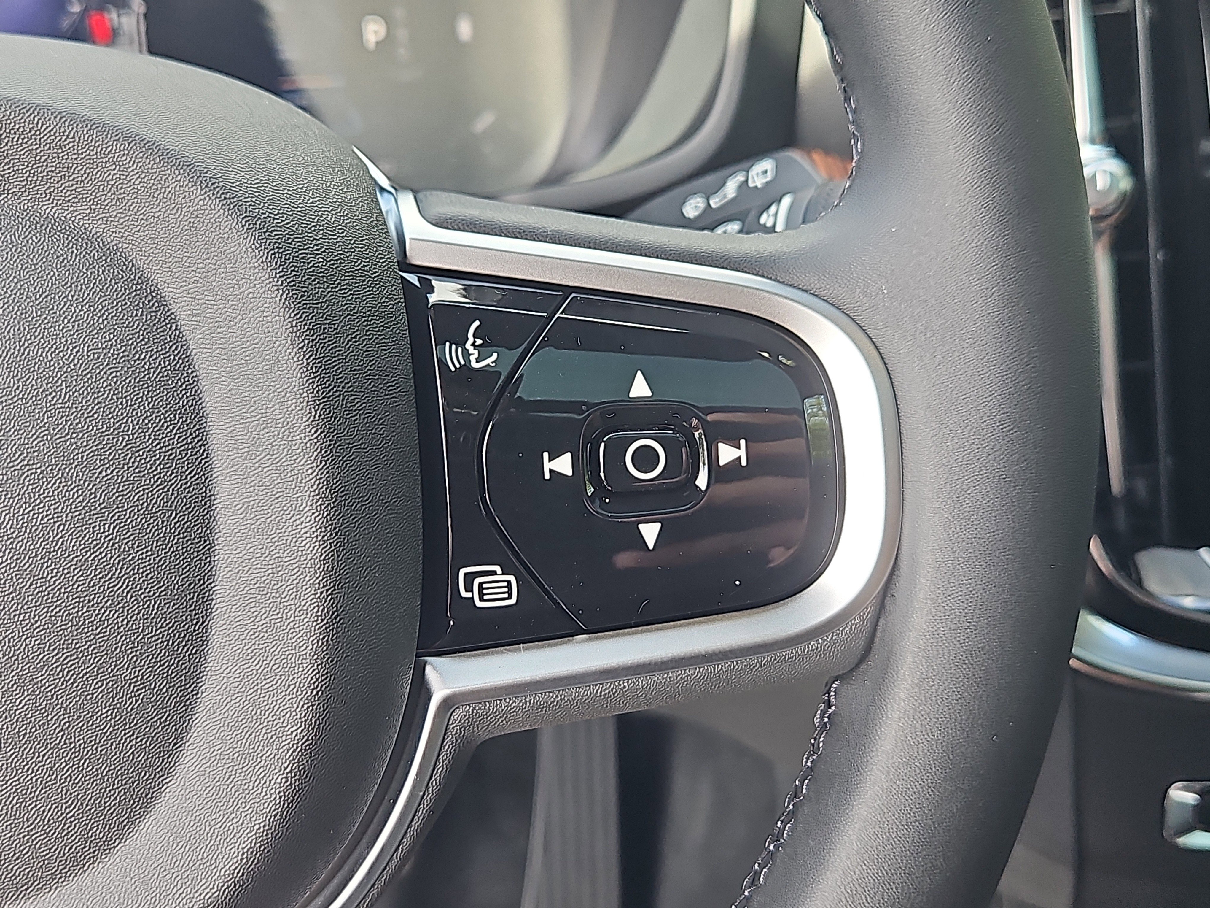 New 2026 Volvo V60 B5 Cross Country Plus w/ Protection Package Premier image 18