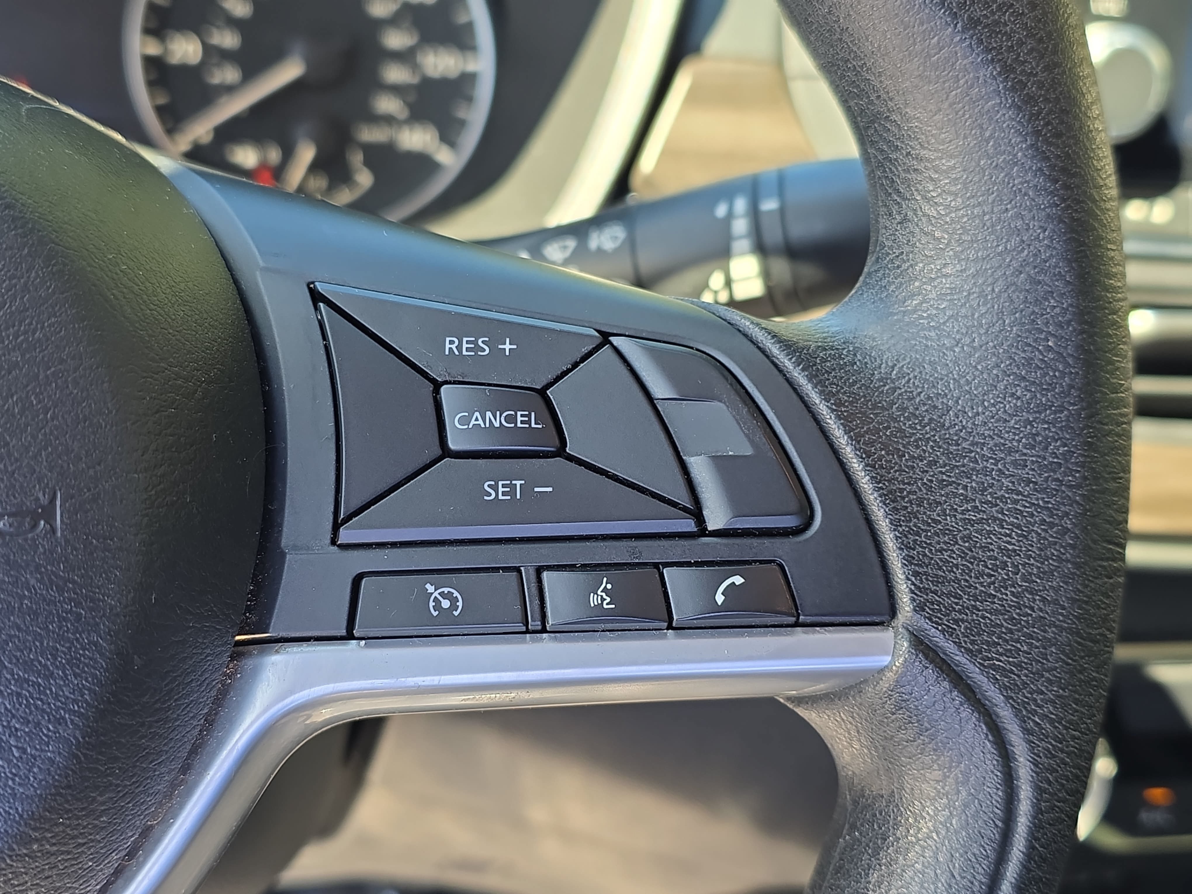 Used 2025 Nissan Altima 2.5 SV FWD image 15