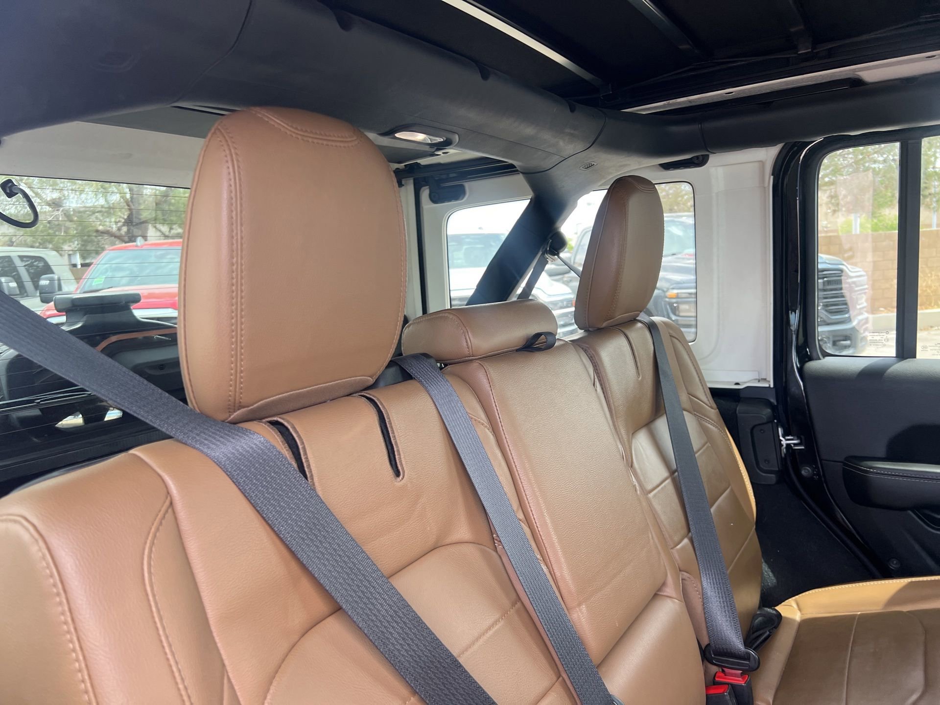 Used 2022 Jeep Wrangler Unlimited Sahara w/ Cold Weather Group AWD/4WD image 18