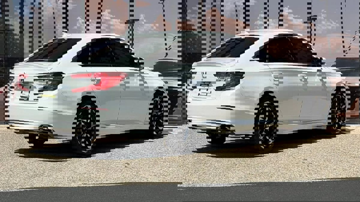 Used 2018 Honda Accord Sport image 17