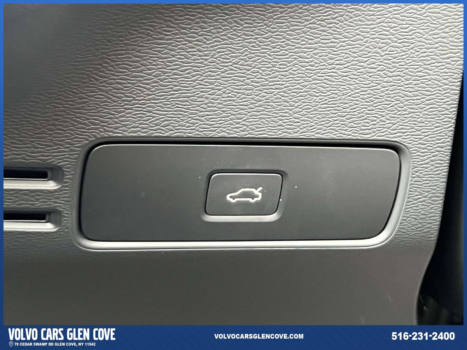 Certified 2025 Volvo XC40 B5 Ultra w/ Protection Package Premier image 21