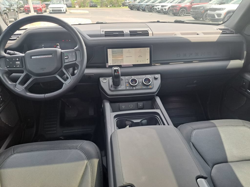 Used 2024 Land Rover Defender 110 X-Dynamic SE AWD/4WD image 11