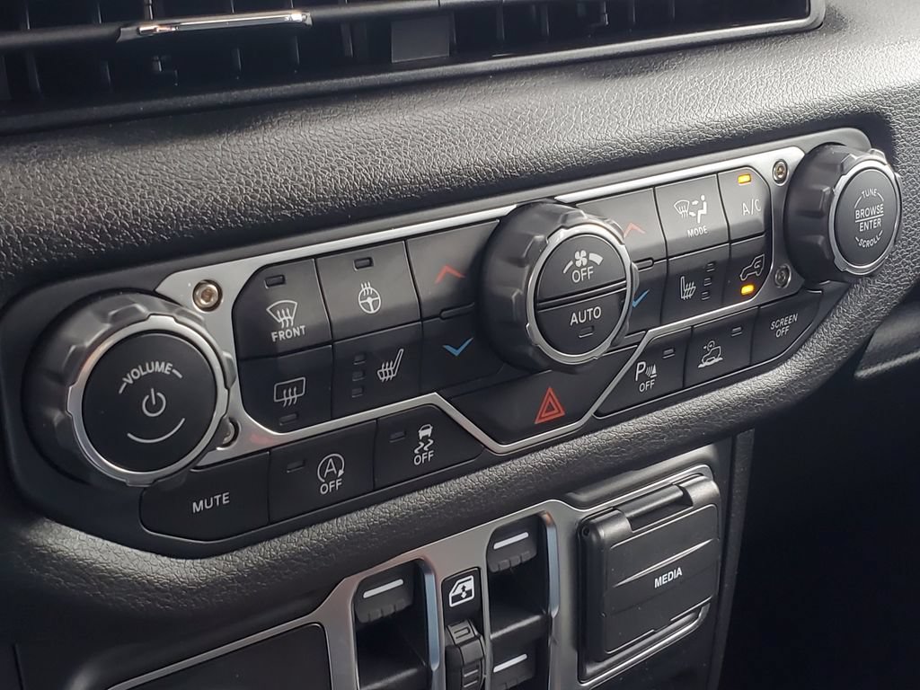 Used 2025 Jeep Wrangler Unlimited Sport AWD/4WD image 17