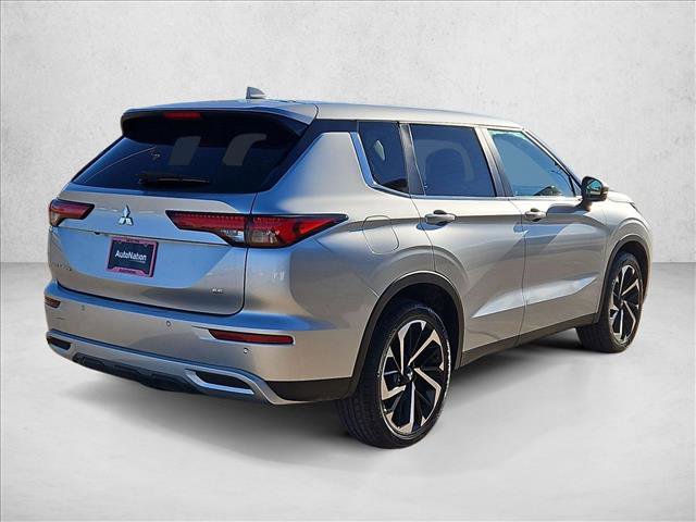 Used 2024 Mitsubishi Outlander SE image 5