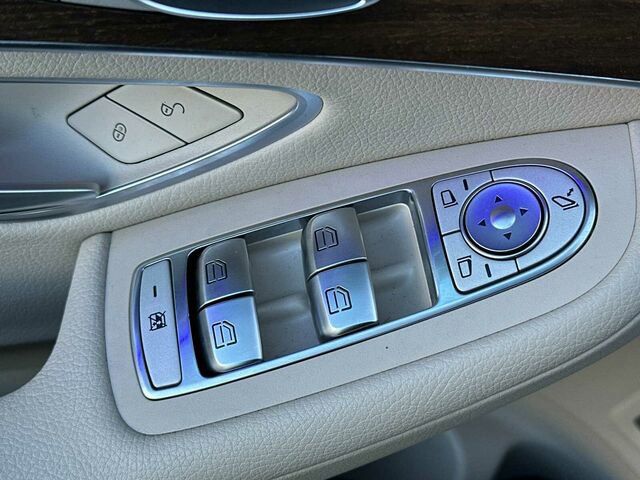 Used 2022 Mercedes-Benz GLC 300 w/ Multimedia Package Lite image 13