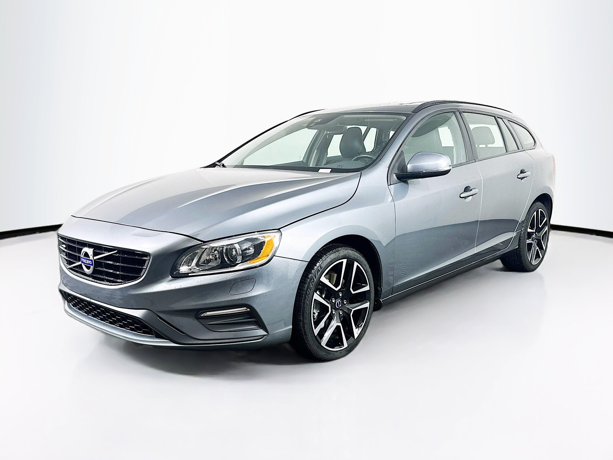 Used 2018 Volvo V60 T5 Dynamic AWD/4WD image 3