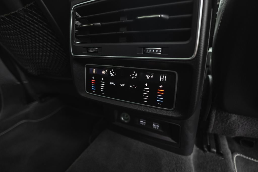 Used 2019 Audi Q8 Premium Plus w/ Premium Plus AWD/4WD image 34