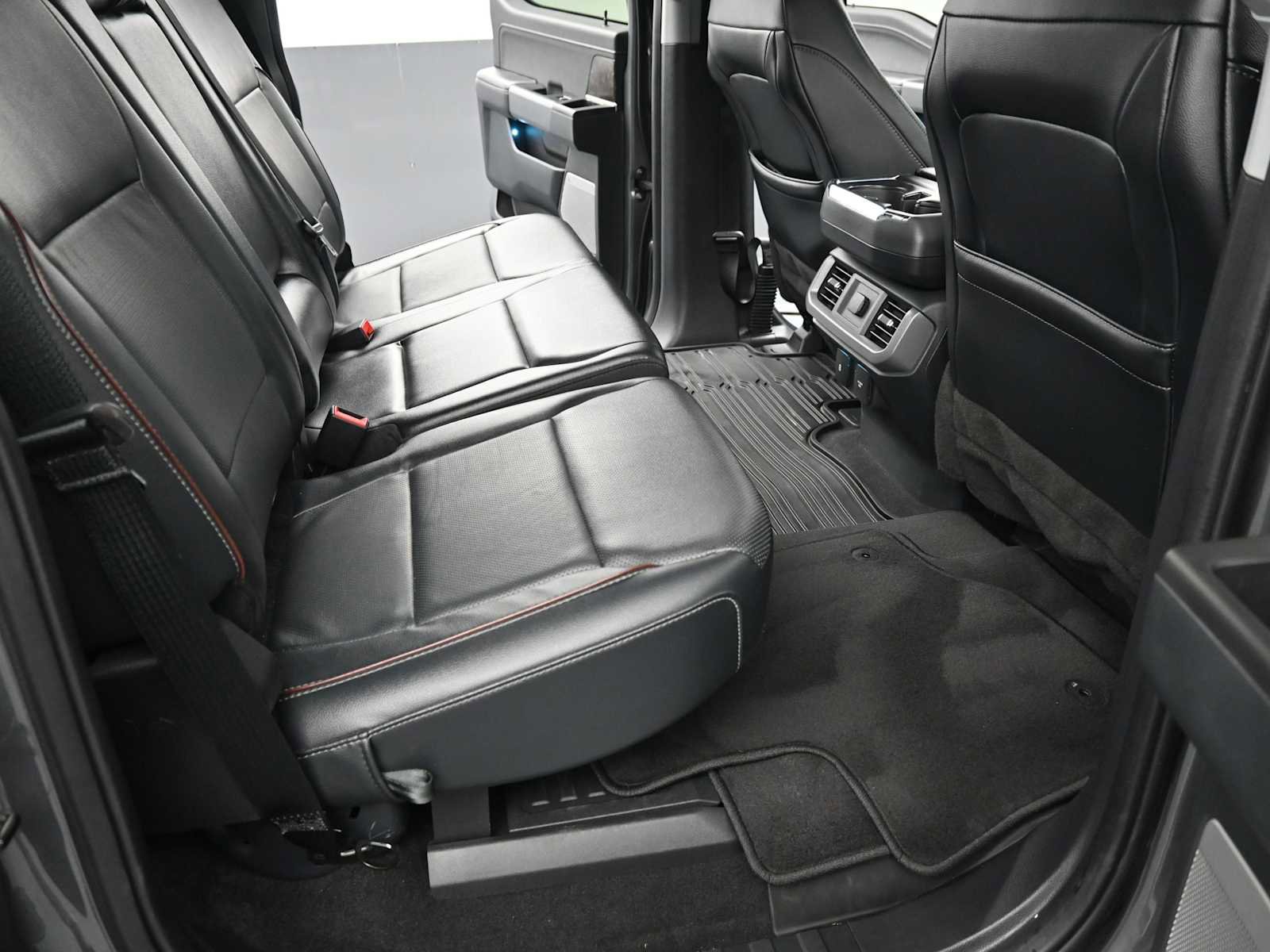 Used 2023 Ford F150 Lariat w/ Trailer Tow Package image 15