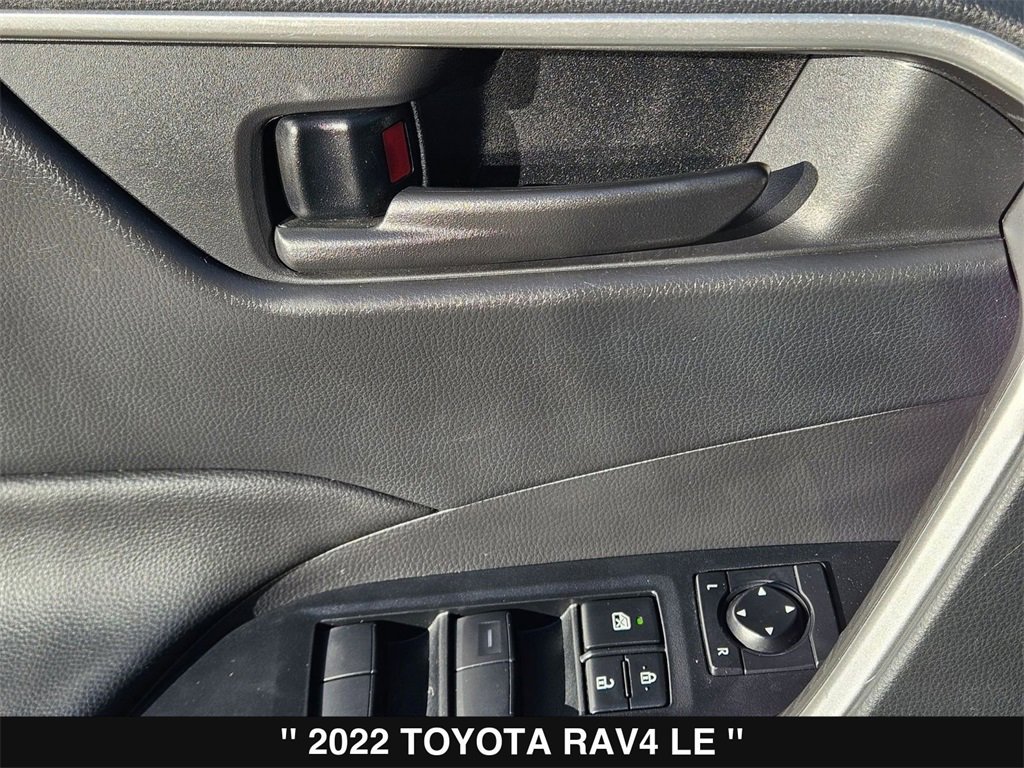 Used 2022 Toyota RAV4 LE image 15