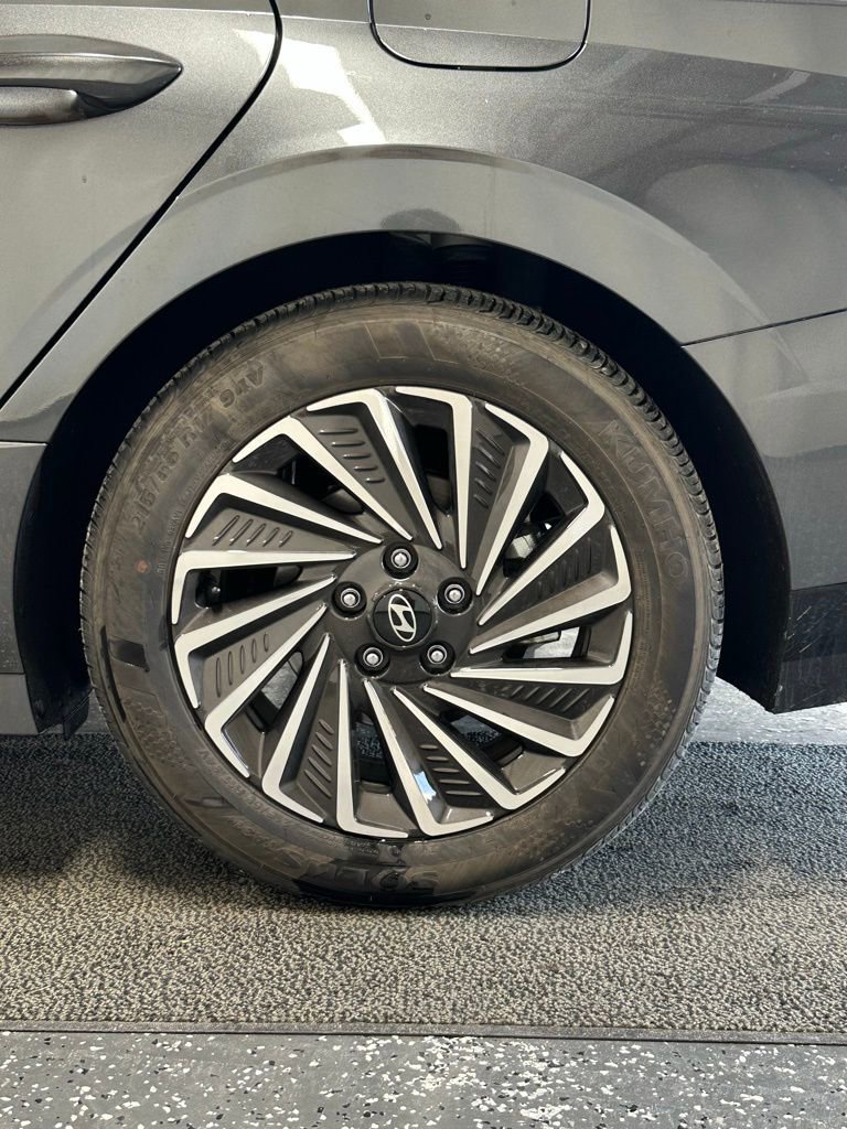 Used 2025 Hyundai Sonata Limited image 9