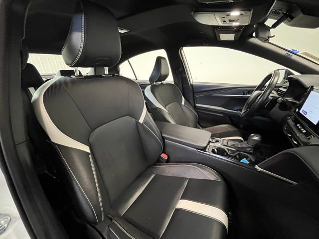 Used 2025 Toyota Camry SE image 9