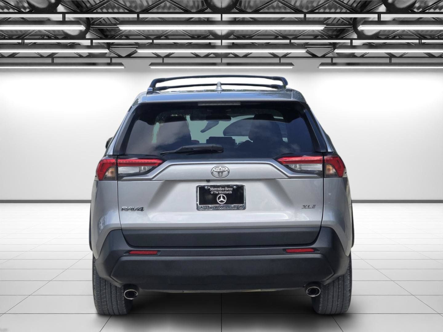 Used 2020 Toyota RAV4 XLE Premium FWD image 8