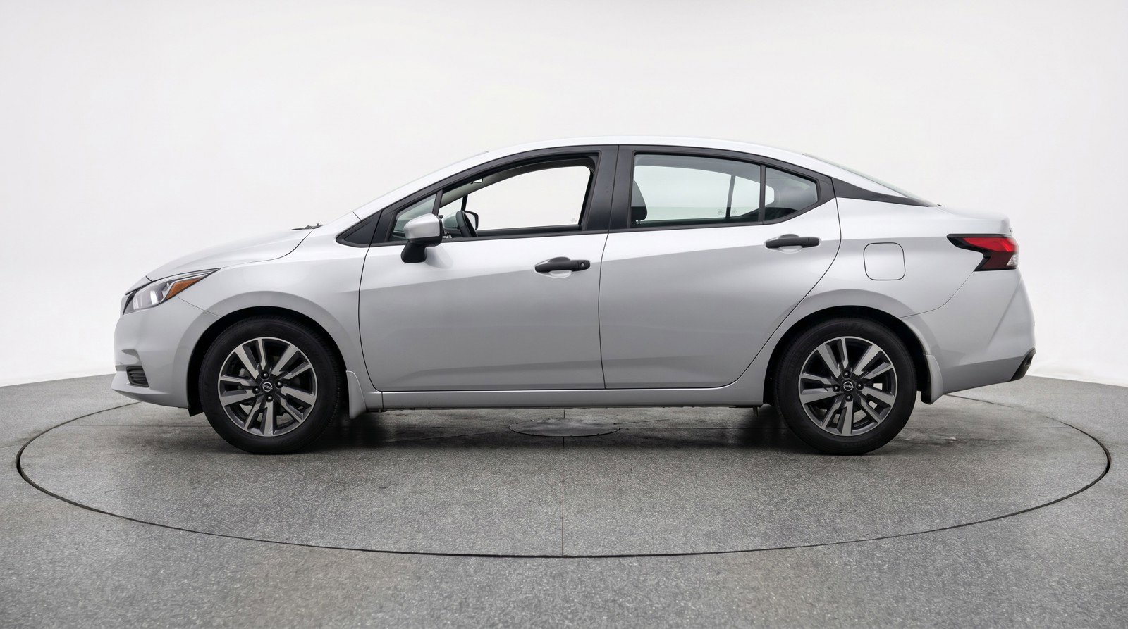 Used 2025 Nissan Versa SV FWD image 5