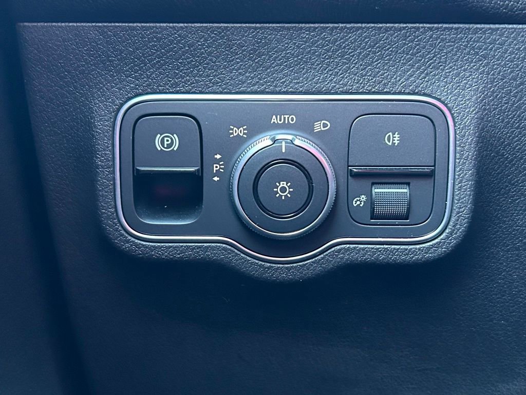 Used 2024 Mercedes-Benz GLB 250 image 22