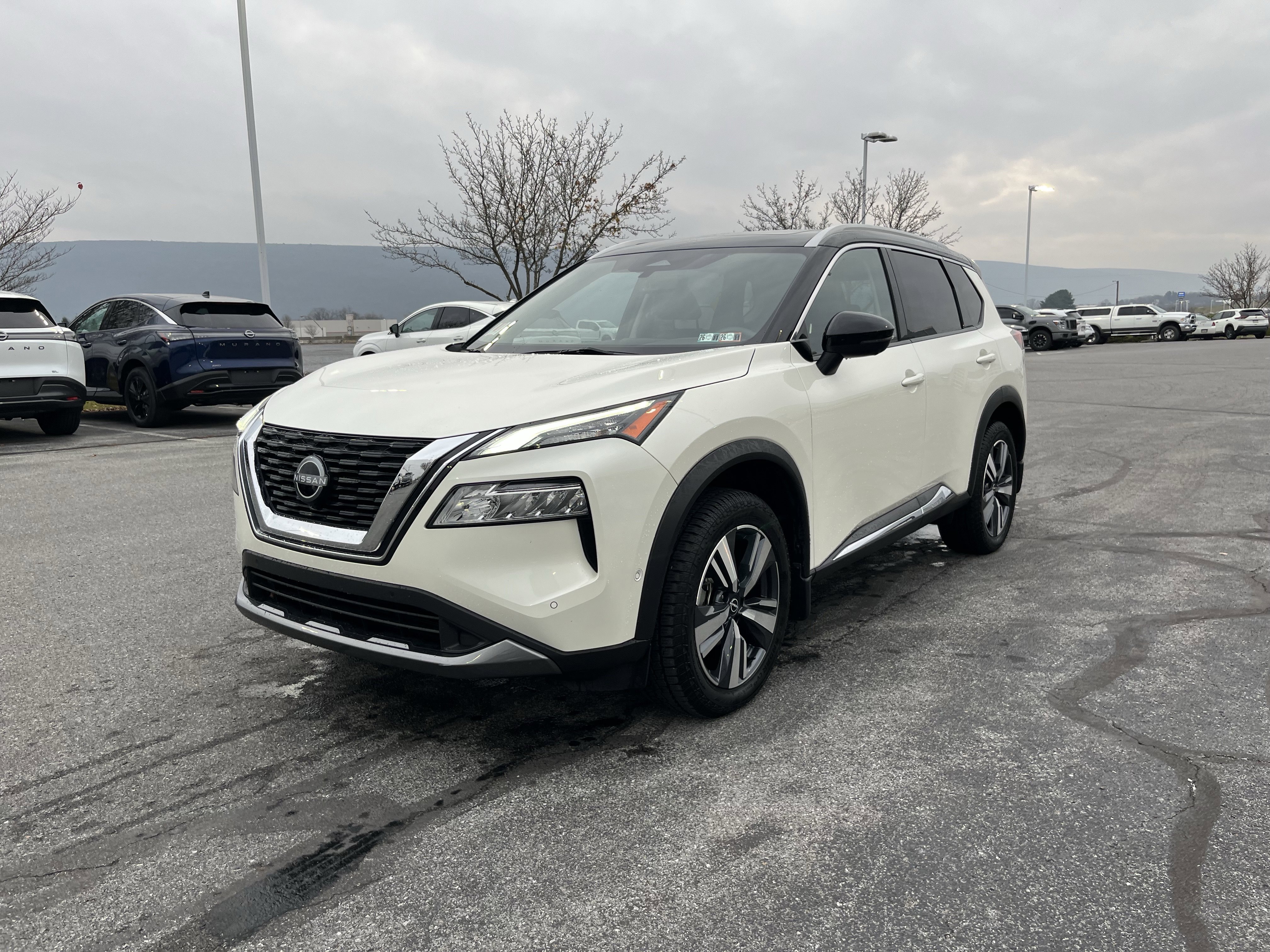 Used 2023 Nissan Rogue SL w/ SL Premium Package image 9