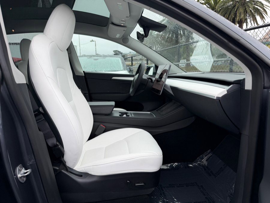 Used 2023 Tesla Model Y Long Range image 36