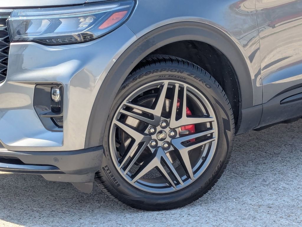 Used 2025 Ford Explorer ST-Line w/ ST-Line Street Pack image 34