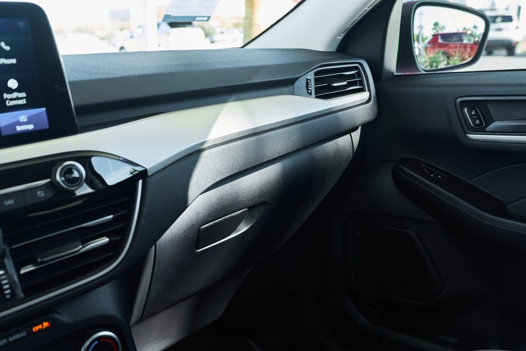 Used 2022 Ford Escape SE image 48