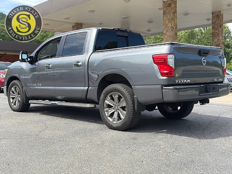 Used 2018 Nissan Titan SL w/ Chrome Package AWD/4WD image 4