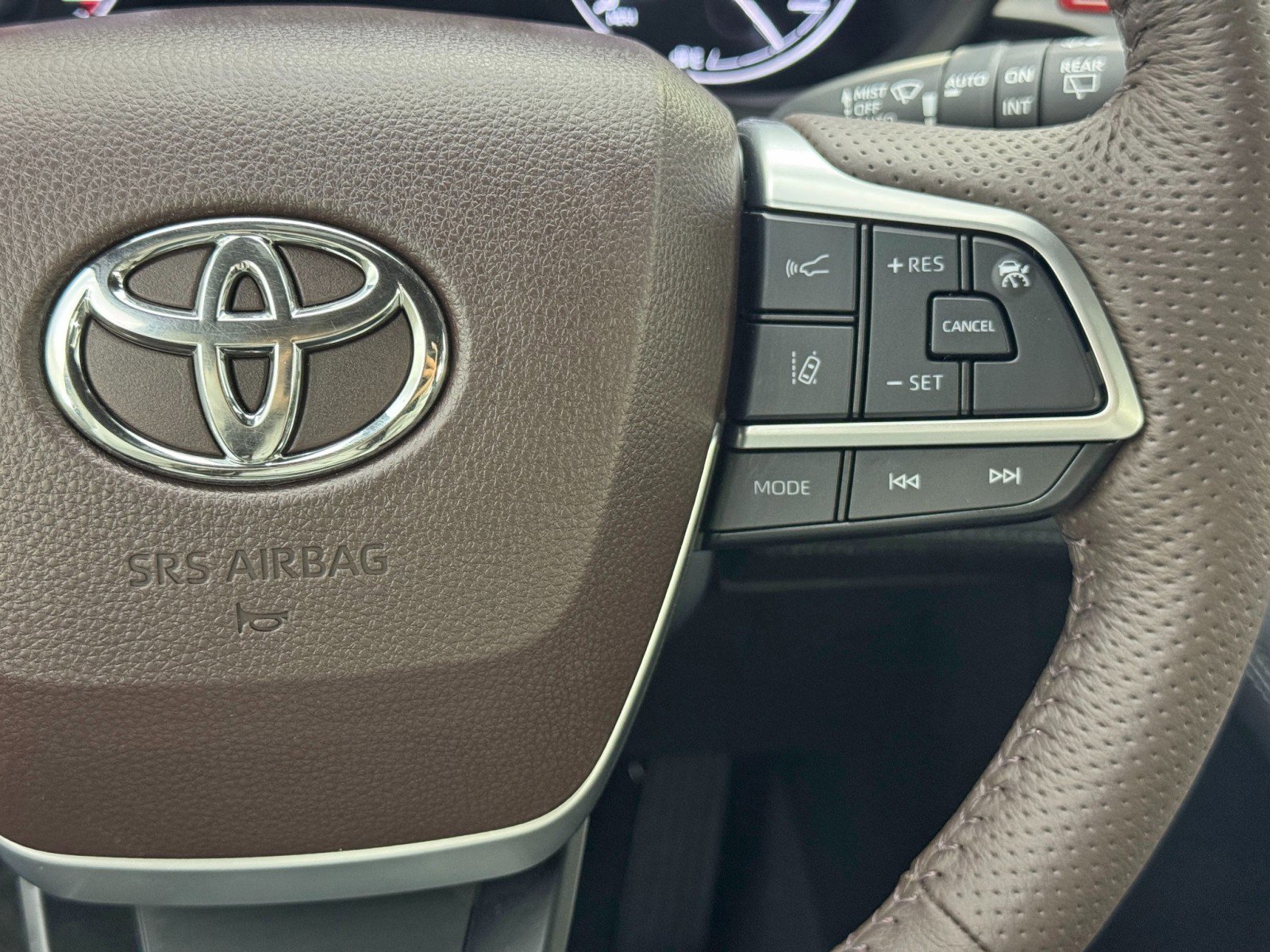 Used 2024 Toyota Sienna Platinum image 24