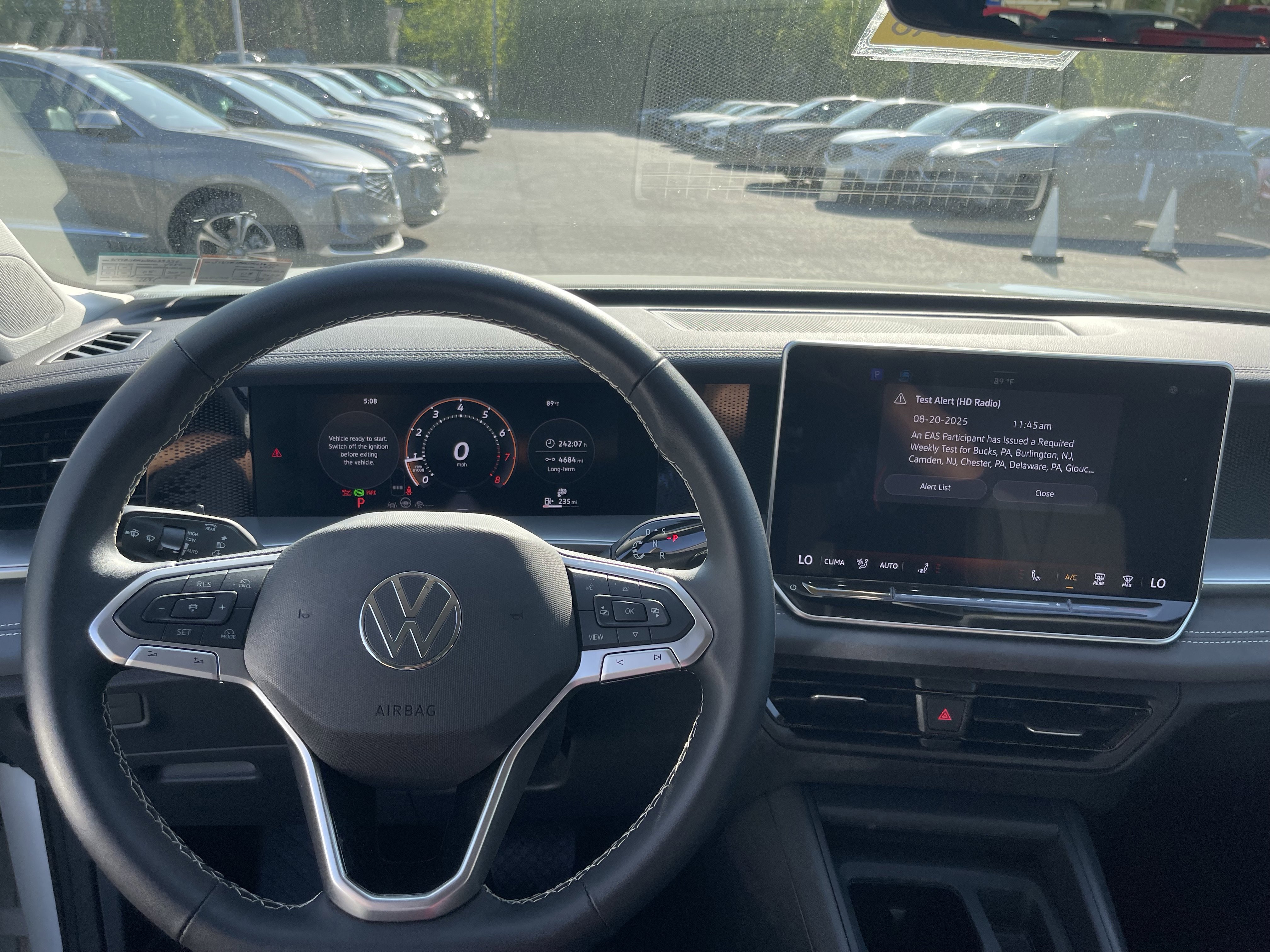 Used 2025 Volkswagen Tiguan SE FWD image 13