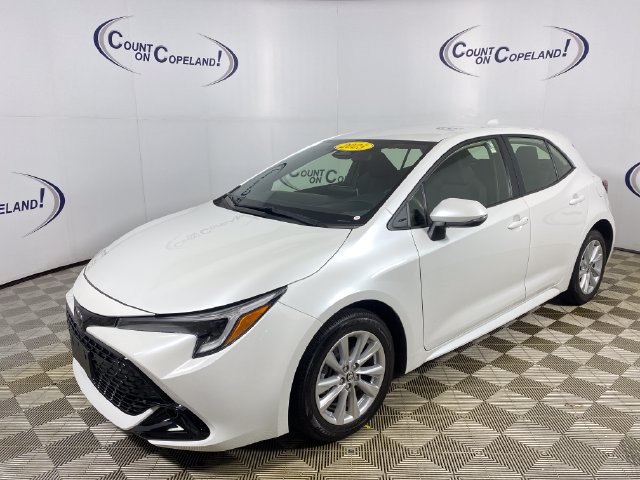 Used 2025 Toyota Corolla SE FWD image 3