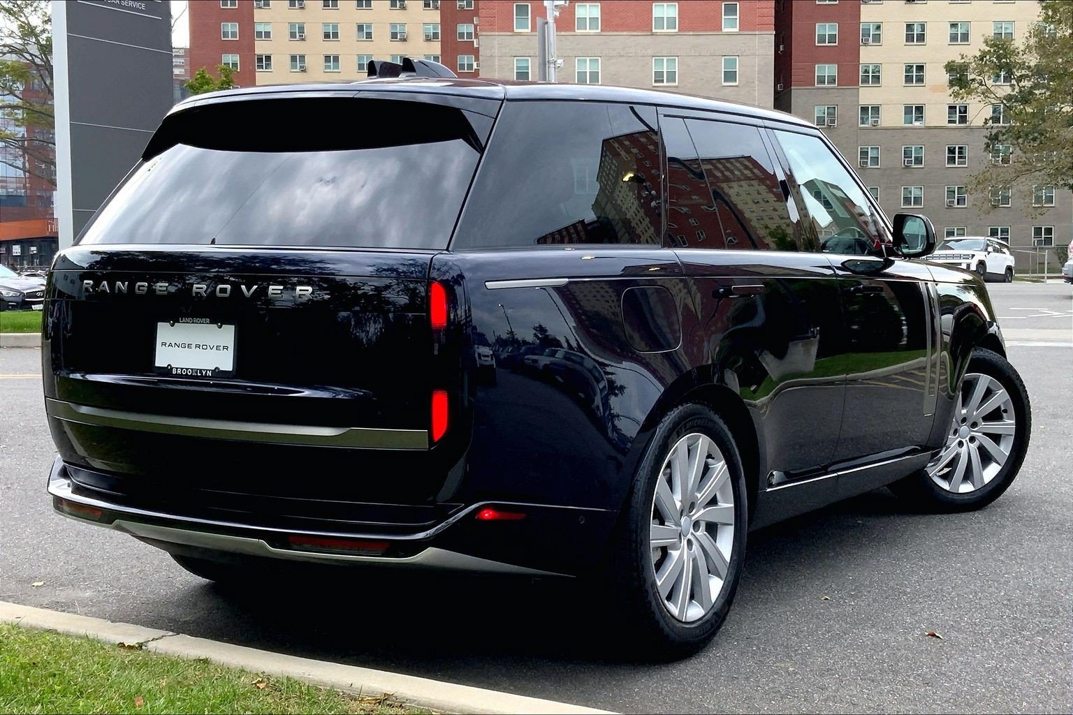 Certified 2024 Land Rover Range Rover SE AWD/4WD image 12