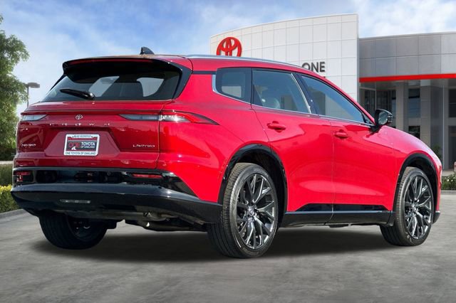 Used 2025 Toyota Crown Signia Limited image 4