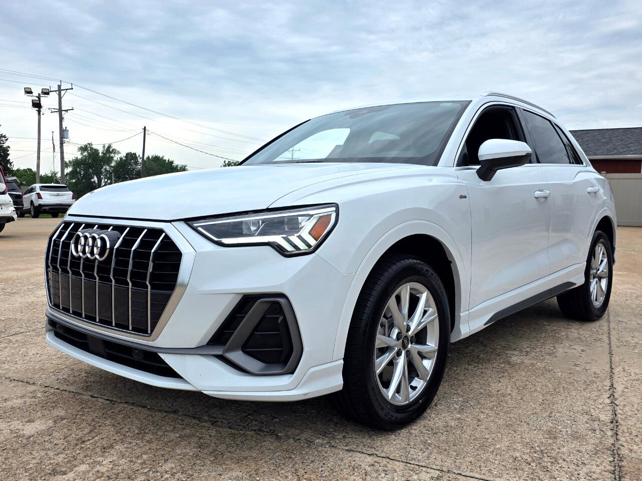 Used 2024 Audi Q3 2.0T Premium image 2