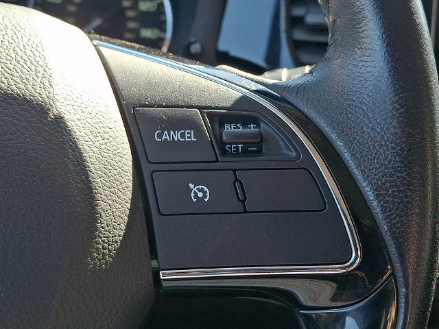 Used 2017 Mitsubishi Outlander SEL AWD/4WD image 23