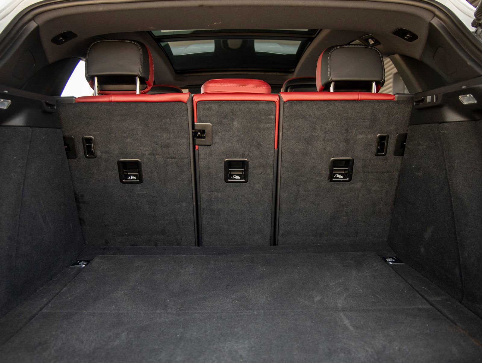 Certified 2023 Porsche Macan image 40